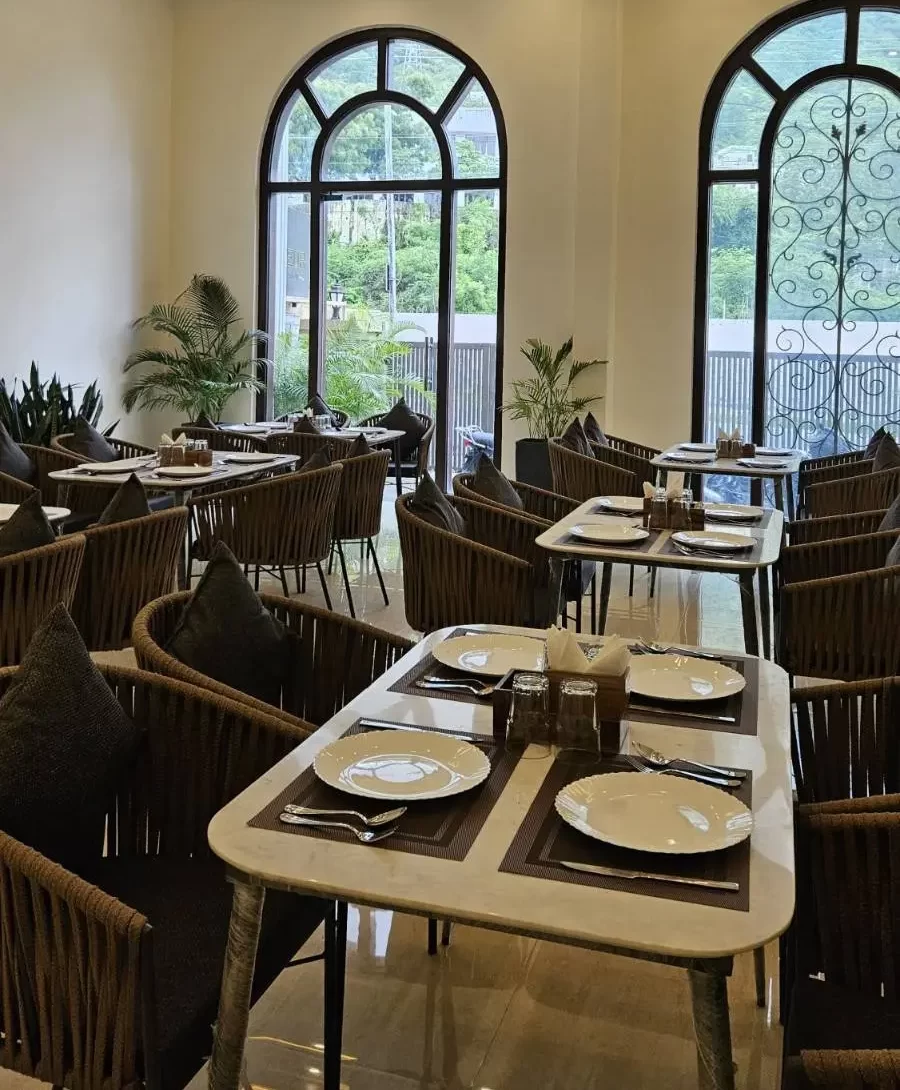 Fine Dining Restaurant Near Fateh Sagar Lake At Grandeur Udaipur