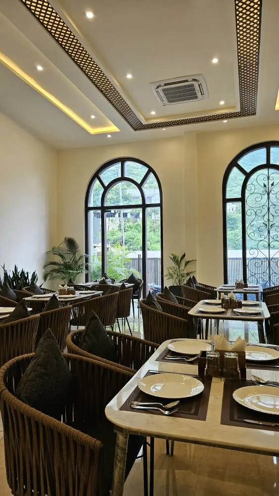 Fine Dining Restaurant Near Fateh Sagar Lake At Grandeur Udaipur